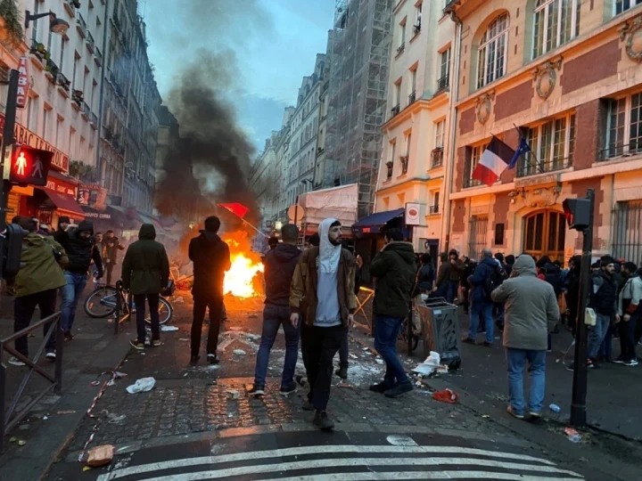 Vì sao nước Pháp thường xuyên xảy ra bạo loạn? 