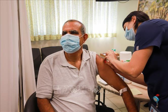 Israel bắt đầu tiêm mũi vaccine ngừa SARS-CoV-2 thứ ba