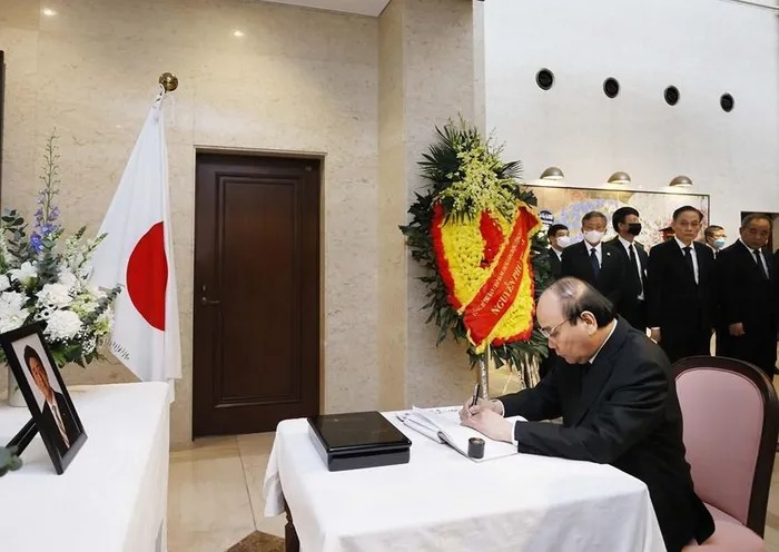 Lãnh đạo Việt Nam tưởng niệm cố Thủ tướng Nhật Bản Abe Shinzo