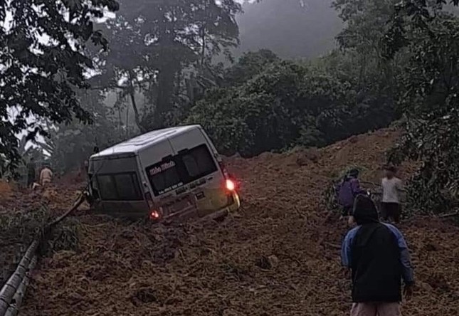 Từ vụ lở đất vùi lấp xe khách ở Hà Giang: Nguy cơ sạt lở đất ở nhiều nơi, làm sao tránh?