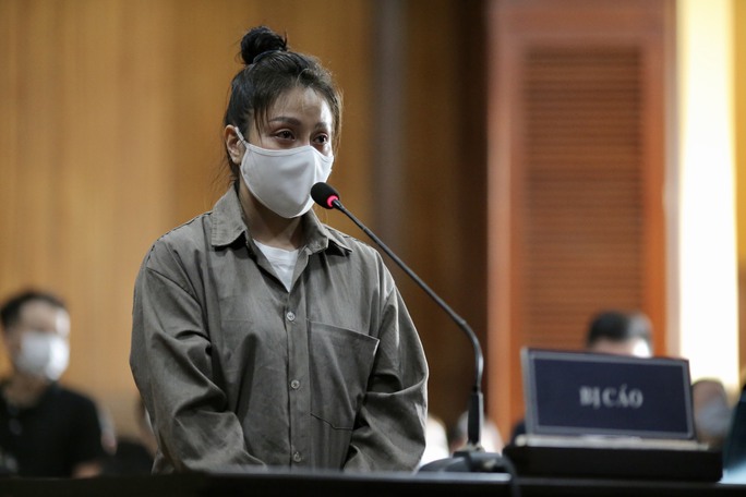 Vì sao hoãn phiên tòa xét xử “dì ghẻ” bạo hành bé gái 8 tuổi đến chết? 