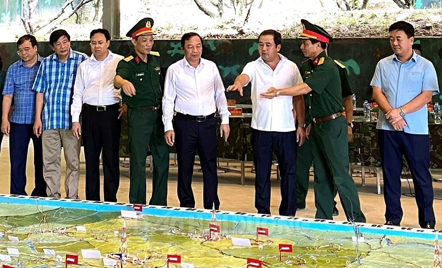 Bí thư tỉnh ủy kiểm tra động viên công tác chuẩn bị diễn tập khu vực phòng thủ tỉnh Hải Dương