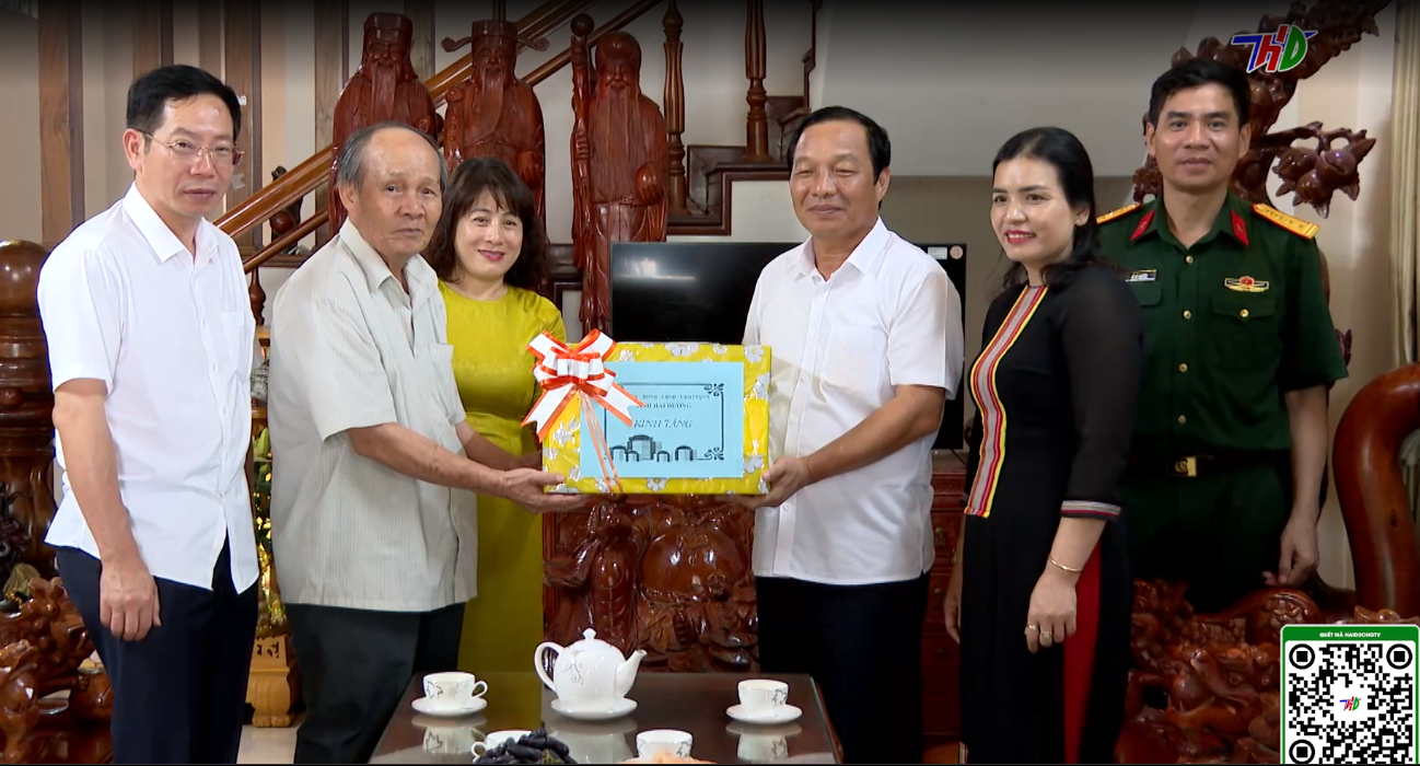 Đoàn công tác tỉnh Hải Dương tri ân các anh hùng liệt sĩ tại Kon Tum, tặng quà gia đình chính sách