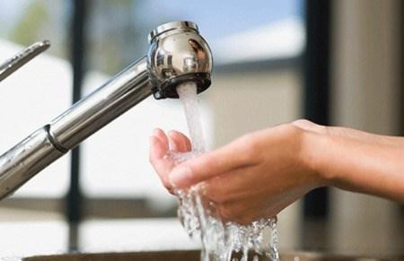 Phó Thủ tướng yêu cầu khẩn trương giảm giá nước sinh hoạt 