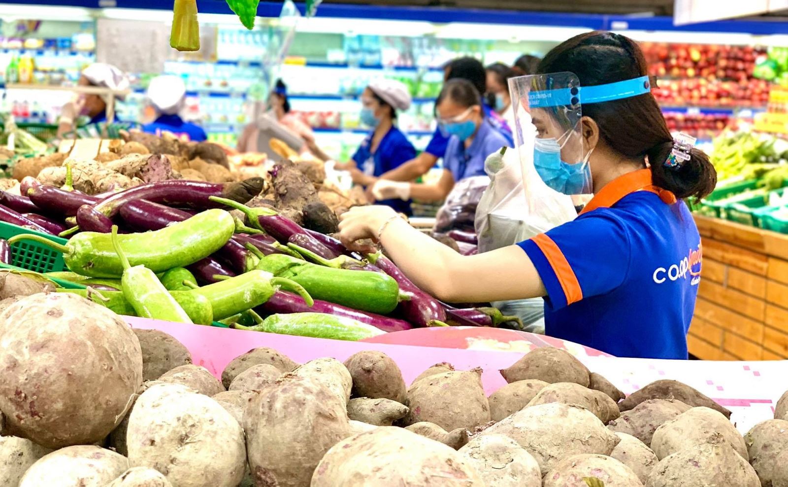 Nhiều siêu thị ở TP Hồ Chí Minh thông báo đóng cửa trước 18 giờ để phòng dịch
