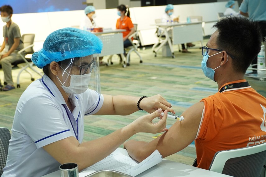 TP HCM phấn đấu tiêm vaccine Covid-19 mũi 1 cho 70% dân số trong tháng 8