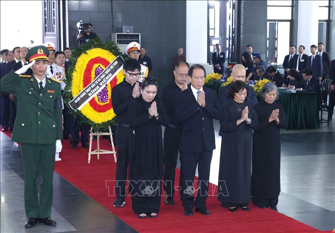 Gia đình Đại tướng Võ Nguyên Giáp kính viếng Tổng Bí thư Nguyễn Phú Trọng 