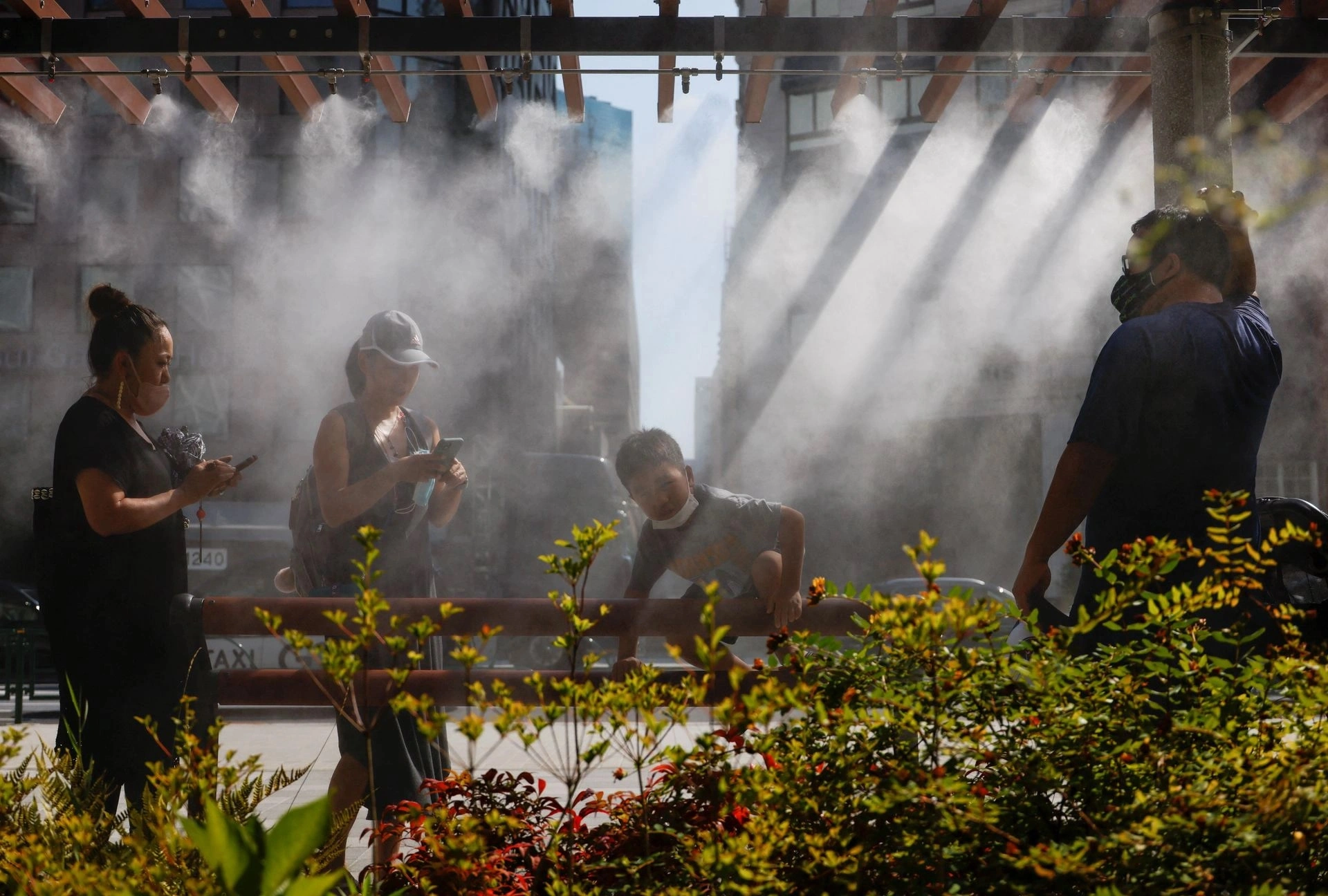 Người Việt oằn mình trước nắng nóng và giá điện leo dốc ở Nhật