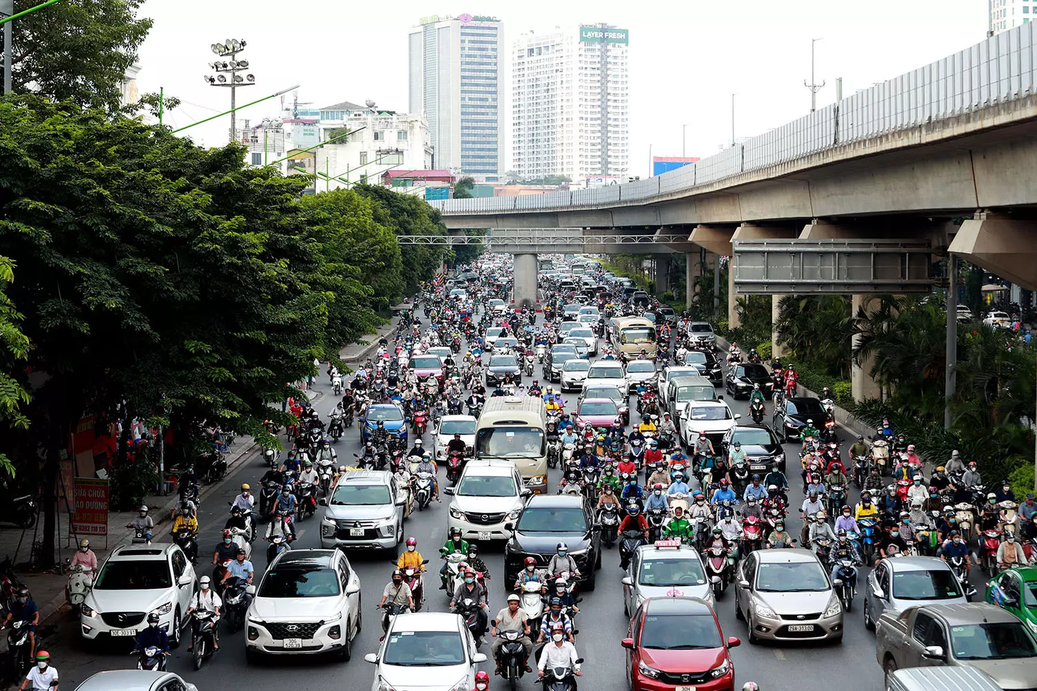 Tách ô tô, xe máy đi làn riêng, đường Nguyễn Trãi có hết hỗn loạn?