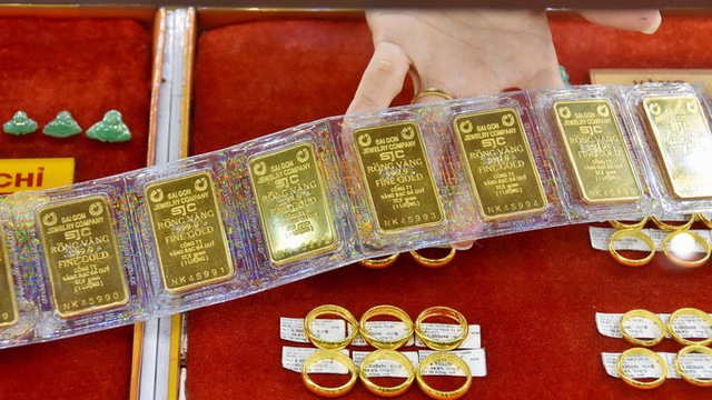 Giá vàng trong nước giảm 100.000 đồng/lượng 