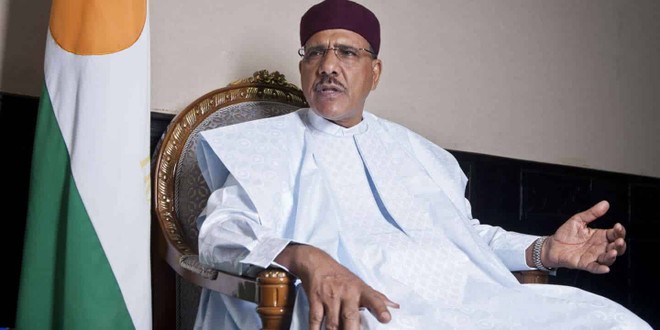 Tổng thống Niger “cầm cự” trong dinh sau 2 tuần bị quản thúc 
