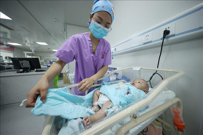 Quốc hội Trung Quốc thảo luận dự thảo sửa đổi cho phép sinh con thứ ba 