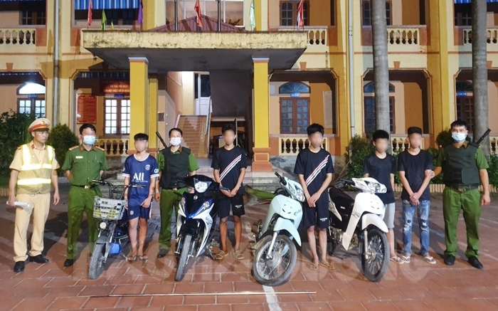 Tổ 151 Công an huyện Cẩm Giàng phát hiện nhóm thiếu niên vi phạm giao thông, mang theo hung khí