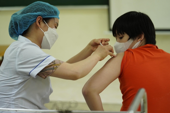 VIDEO: TP Hải Dương tiêm vaccine phòng Covid-19 cho học sinh