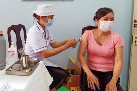 VIDEO: Chí Linh tiêm vaccine phòng Covid-19 cho cán bộ giáo viên trước năm học mới