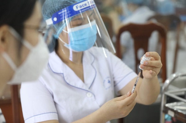 Tiêm vaccine đợt 13 tại Hà Nội: Giảm thủ tục, bảo đảm công bằng, minh bạch