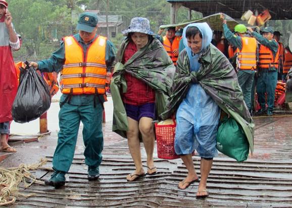 Cấp tốc lên phương án di dời dân tại vùng dịch khi bão Côn Sơn đổ bộ 