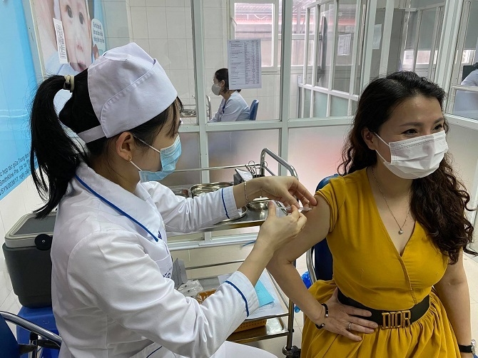 Hà Nội tổ chức tiêm vaccine cho 100% người dân từ 18 tuổi trước 15/9 thế nào? 