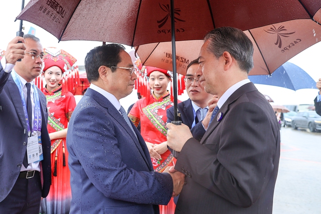 Chùm ảnh: Thủ tướng Phạm Minh Chính bắt đầu chuyến công tác tại Trung Quốc 