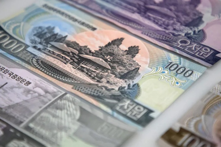 Tại sao đồng tiền của Triều Tiên lại tăng giá so với USD giữa lúc khó khăn? 