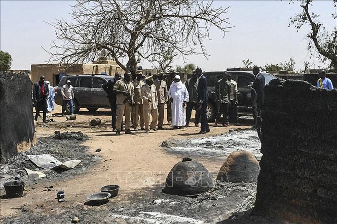 Xe buýt trúng mìn tại Mali, ít nhất 10 dân thường tử vong 