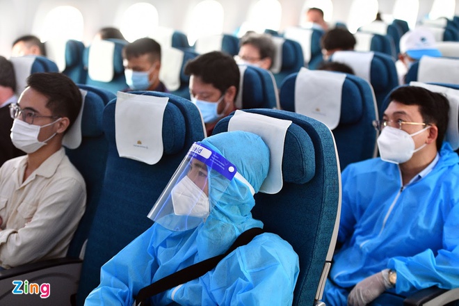 Đề xuất khách bay chưa tiêm vaccine chỉ cần xét nghiệm âm tính