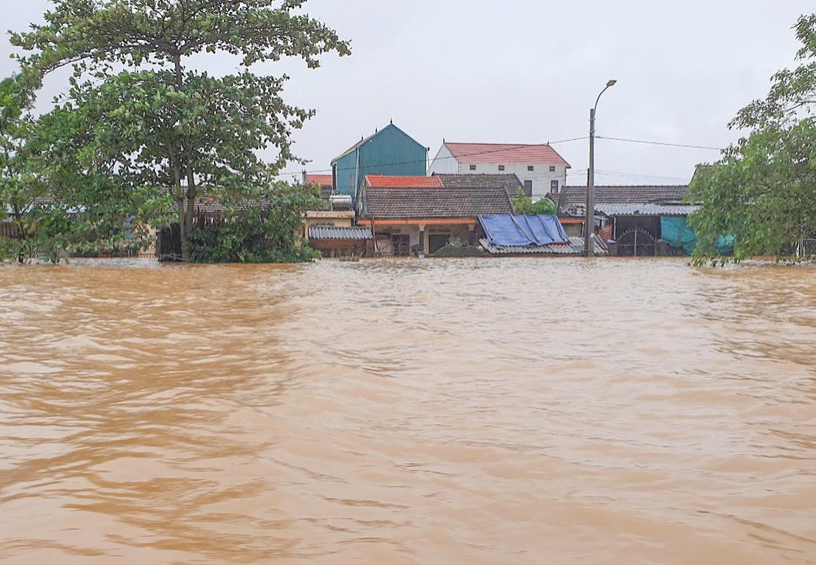 Mênh mông biển nước ở vùng ‘rốn lũ’ Quảng Bình