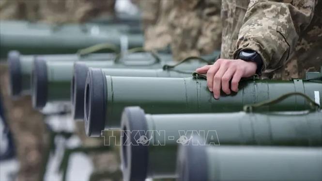 Mỹ lần đầu tiên cung cấp cho Ukraine hệ thống phòng không Avenger cùng tên lửa Stinger 