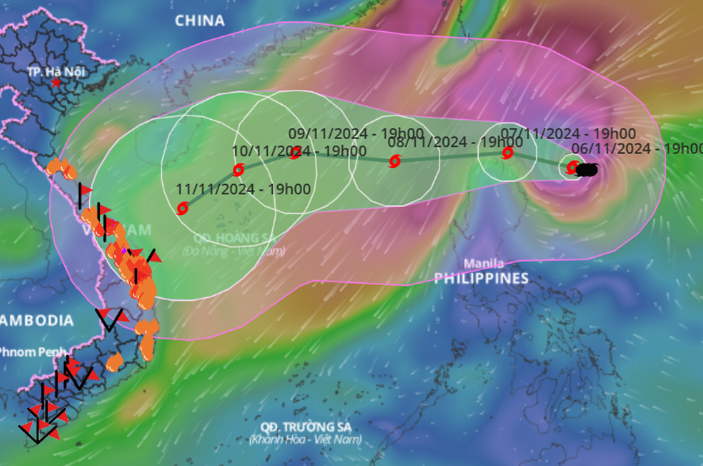 Bão Yinxing mạnh nhất trước khi vào Biển Đông, đổi hướng liên tục