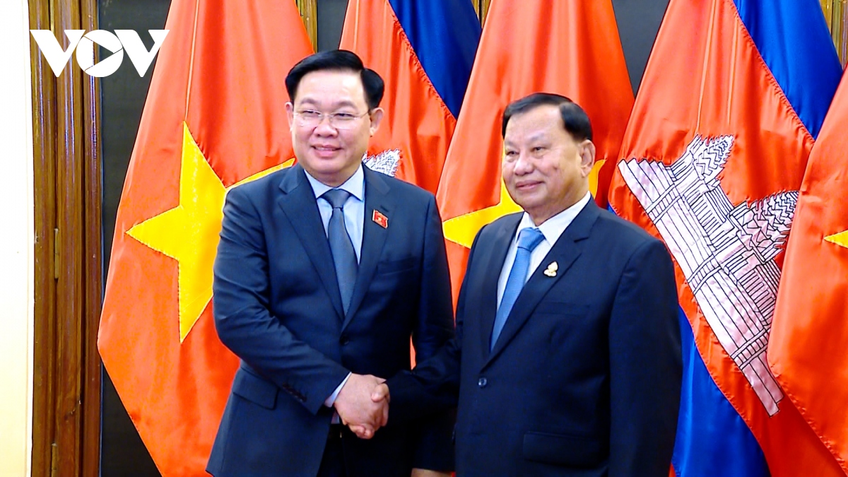 Chủ tịch Quốc hội Vương Đình Huệ hội kiến Chủ tịch Thượng viện Campuchia  