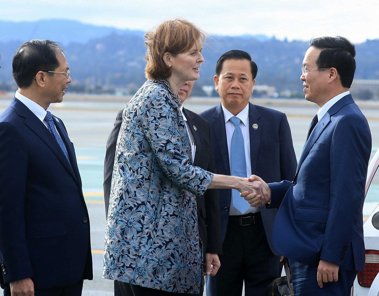 Chủ tịch nước Võ Văn Thưởng và phu nhân đến San Francisco, bắt đầu tham dự APEC 