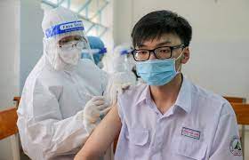 Kinh Môn, Chí Linh tiêm vaccine phòng Covid-19 cho học sinh