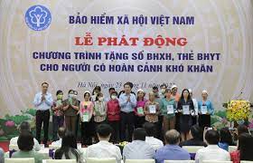 BHXH Việt Nam phát động chương trình tặng sổ BHXH, thẻ BHYT cho người có hoàn cảnh khó khăn