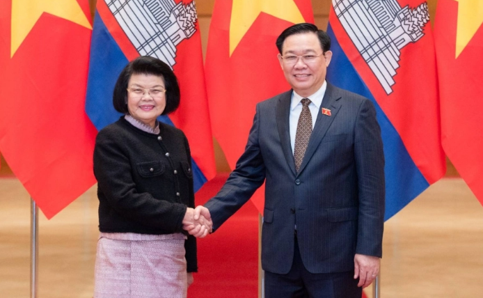 Chủ tịch Quốc hội Vương Đinh Huệ hội đàm với Chủ tịch Quốc hội Campuchia 