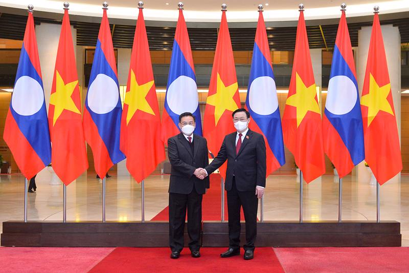 Lãnh đạo Việt Nam tiếp Chủ tịch Quốc hội Lào 