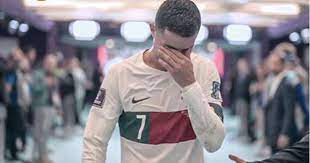 Ronaldo khóc nức nở, một mình đi thẳng vào đường hầm sau trận thua sốc Morocco 