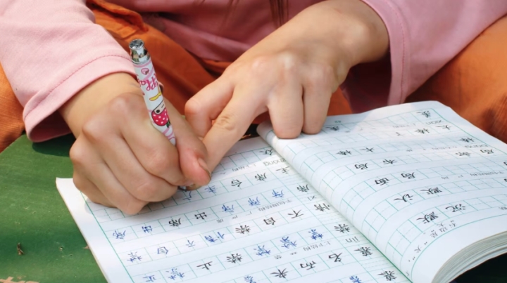 Trung Quốc: Vợ kiện chồng vì ép con học cấp 1 giải toán đại học 