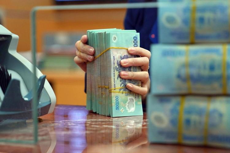 4 ngân hàng lớn nhất Việt Nam đồng loạt hạ lãi suất tiết kiệm  