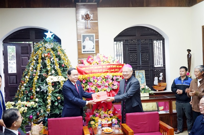 Lãnh đạo đảng, Nhà nước thăm, chúc mừng nhân dịp lễ Giáng sinh 2022 