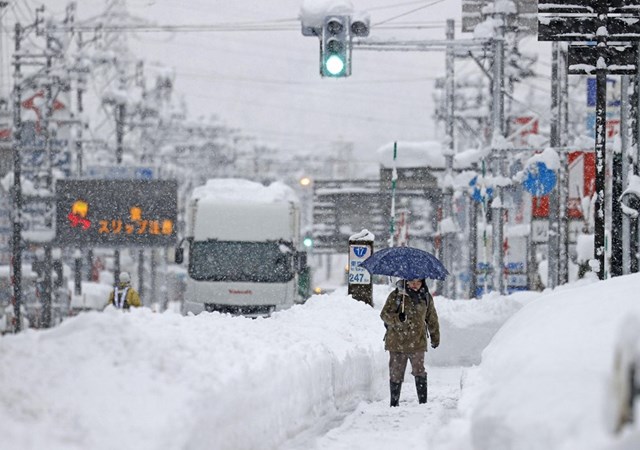 Nhật Bản: Tuyết rơi dày tới 152 cm khiến nhiều người thương vong 
