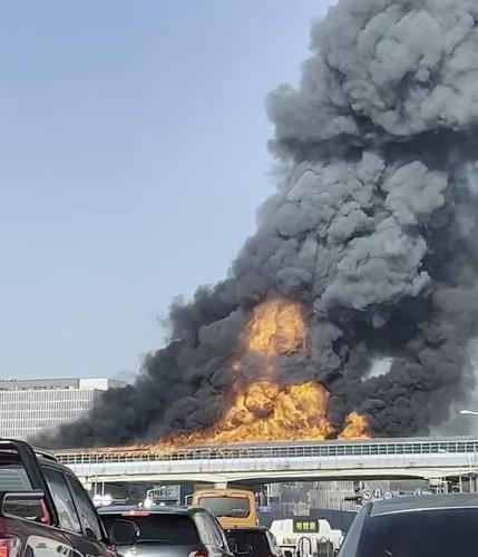 Nổ xe chở khí đốt tại Nam Phi, cháy lớn trong hầm cao tốc Hàn Quốc