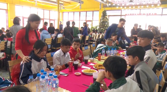 Tết yêu thương và chia sẻ cho trẻ em mồ côi ở Kinh Môn