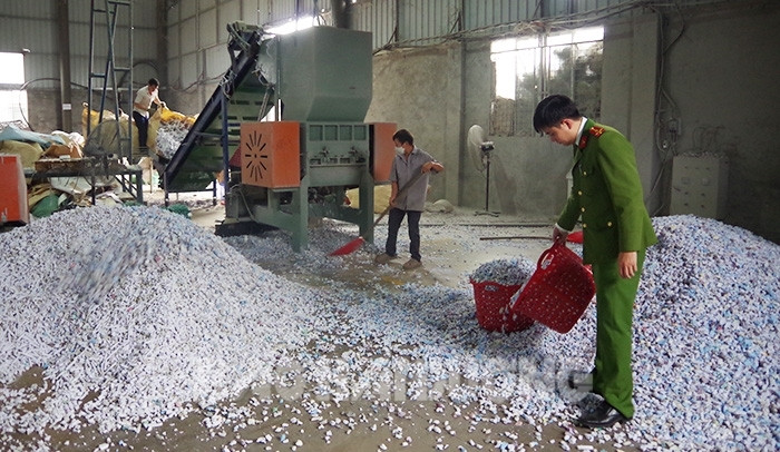 Công an Kim Thành phát hiện doanh tái chế nhựa EVA gây ô nhiễm môi trường Biên tập: Phương Thùy