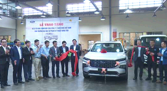 Đại học sư phạm kỹ thuật Hưng Yên tiếp nhận xe ô tô từ công ty Ford
