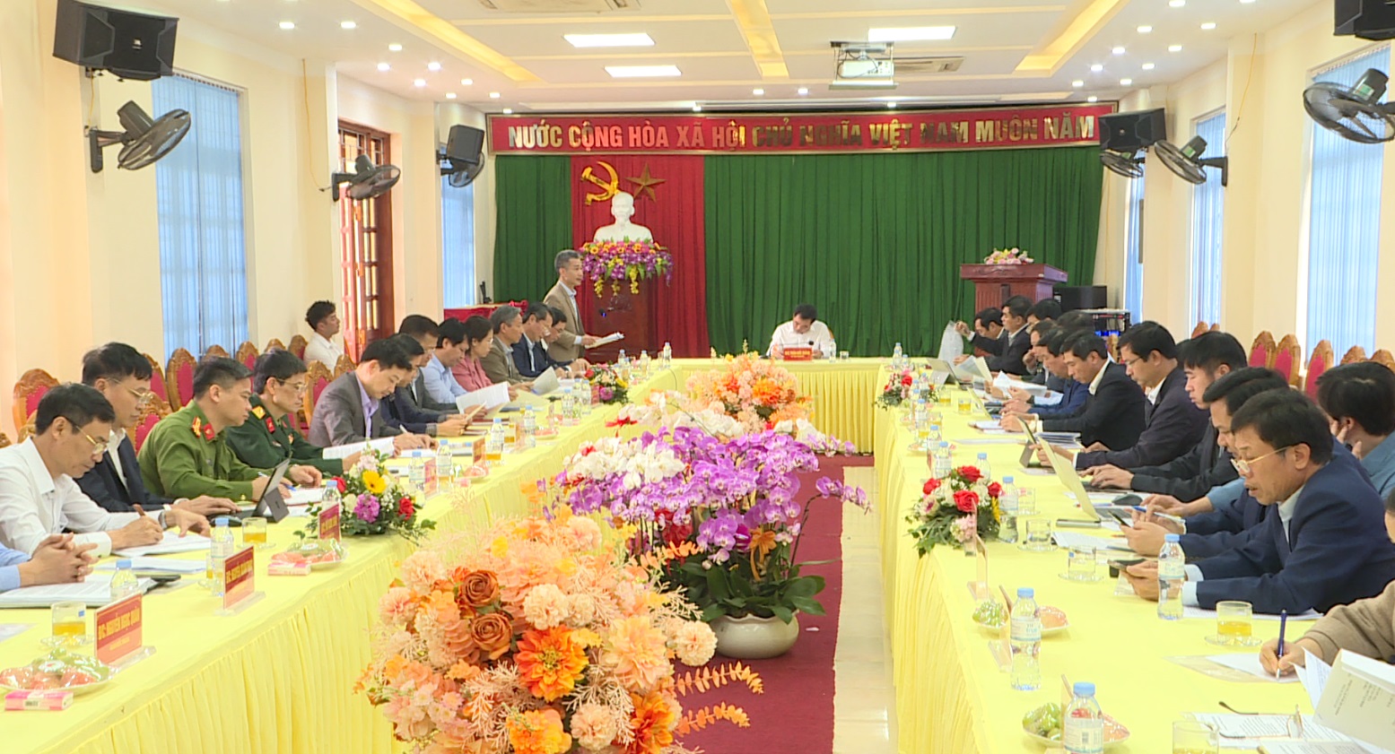 Thường trực tỉnh ủy làm việc với Ban Thường vụ Huyện ủy Bình Giang