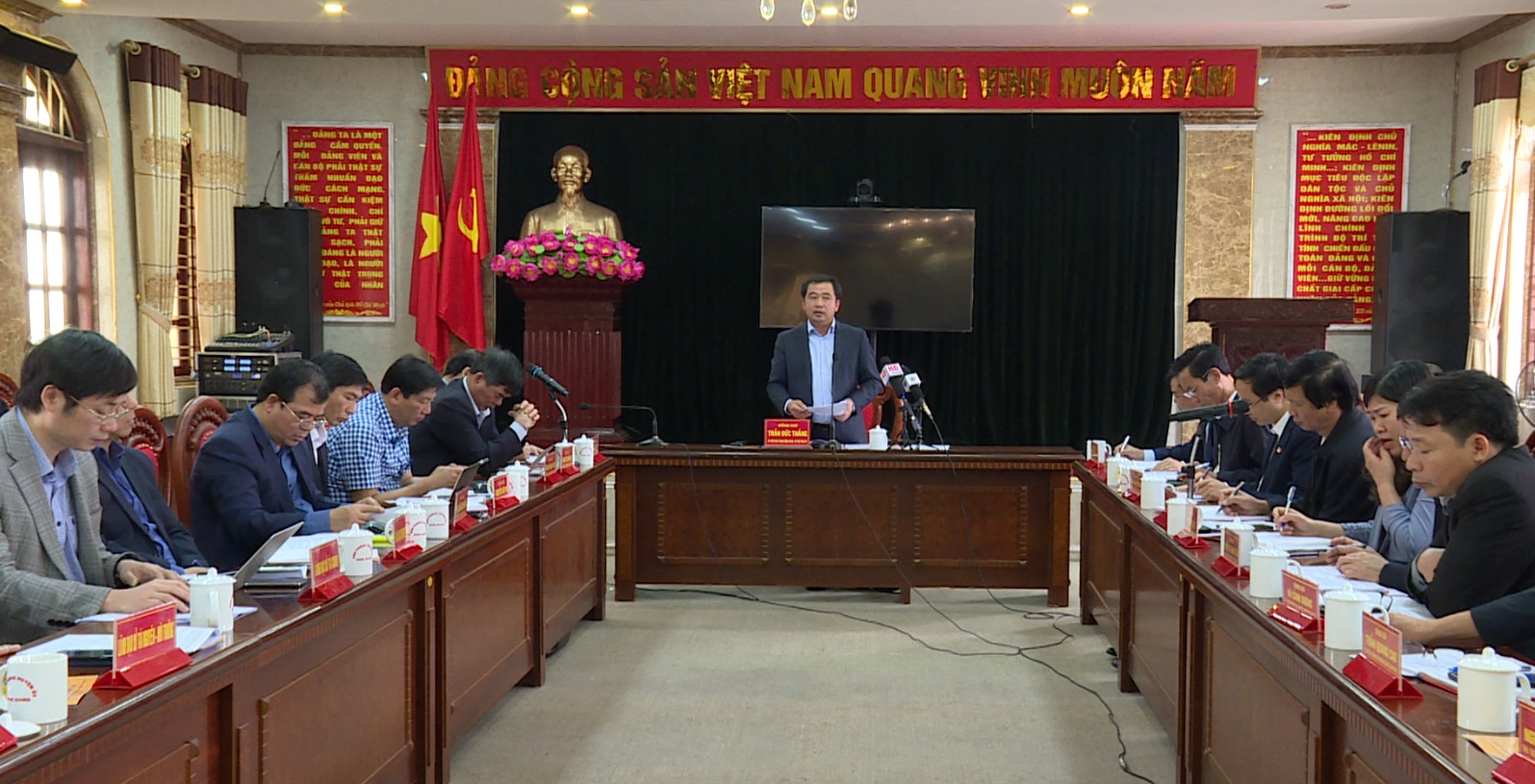 Bí thư Tỉnh ủy Trần Đức Thắng làm việc với Ban Thường vụ Huyện ủy Ninh Giang