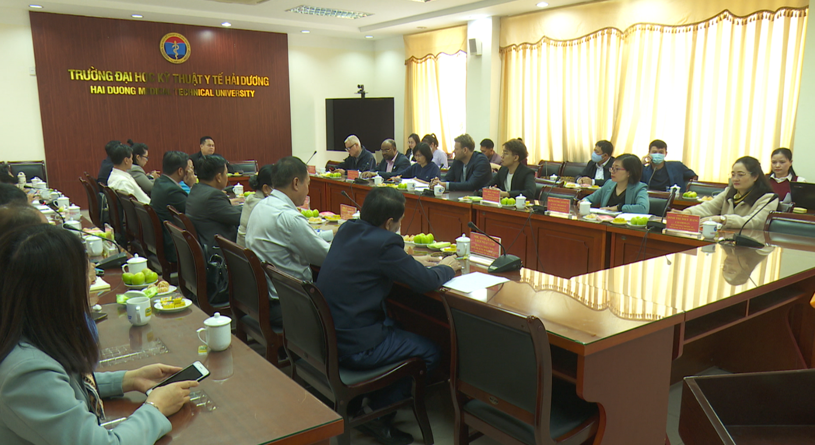 Đại học Kỹ thuật Y tế Hải Dương trao đổi công tác với Đoàn cán bộ Cộng hòa dân chủ nhân dân Lào