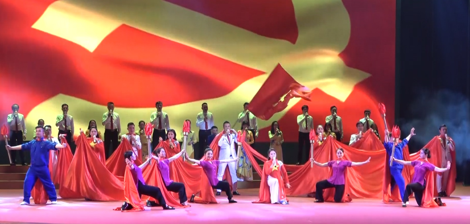 Chương trình nghệ thuật kỉ niệm 80 năm Đề cương văn hóa Việt Nam 