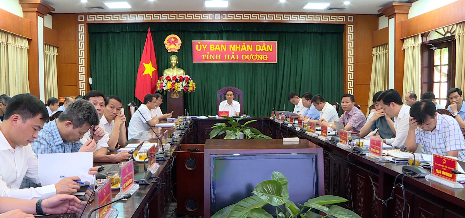 Ủy ban nhân dân tỉnh họp phiên thường kỳ tháng 6 (lần 1)