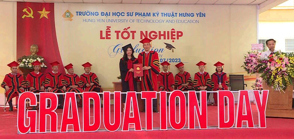 Trường Đại học Sư phạm Kỹ thuật Hưng Yên trao bằng tốt nghiệp cho 1.760 sinh viên